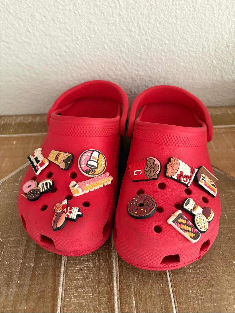 Crocs Kids Red Clog Sandals Fun Charms Chick-fil-A Dunkin Donuts Size Youth 4